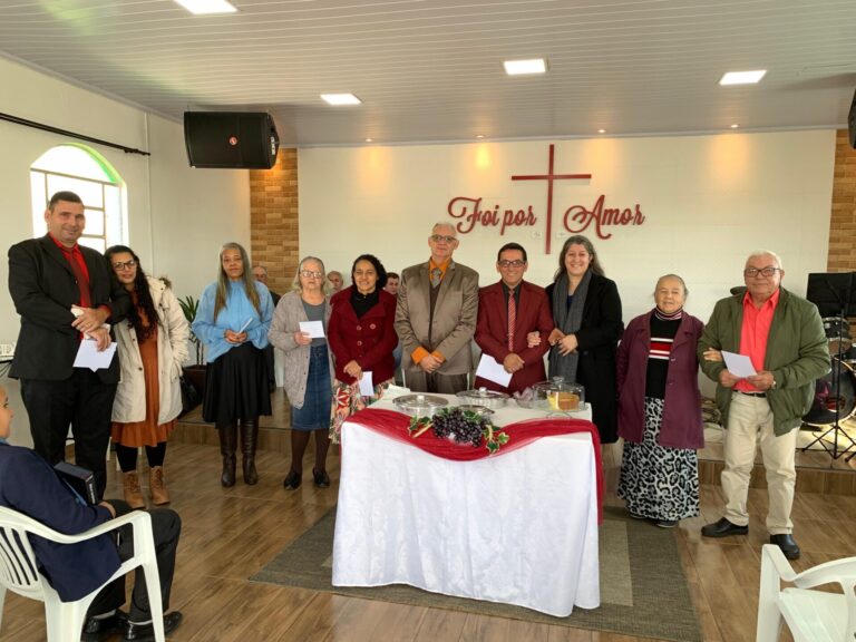 Culto de Santa Ceia na IBC de Balneário Gaivota-SC teve apresentação de novos membros.